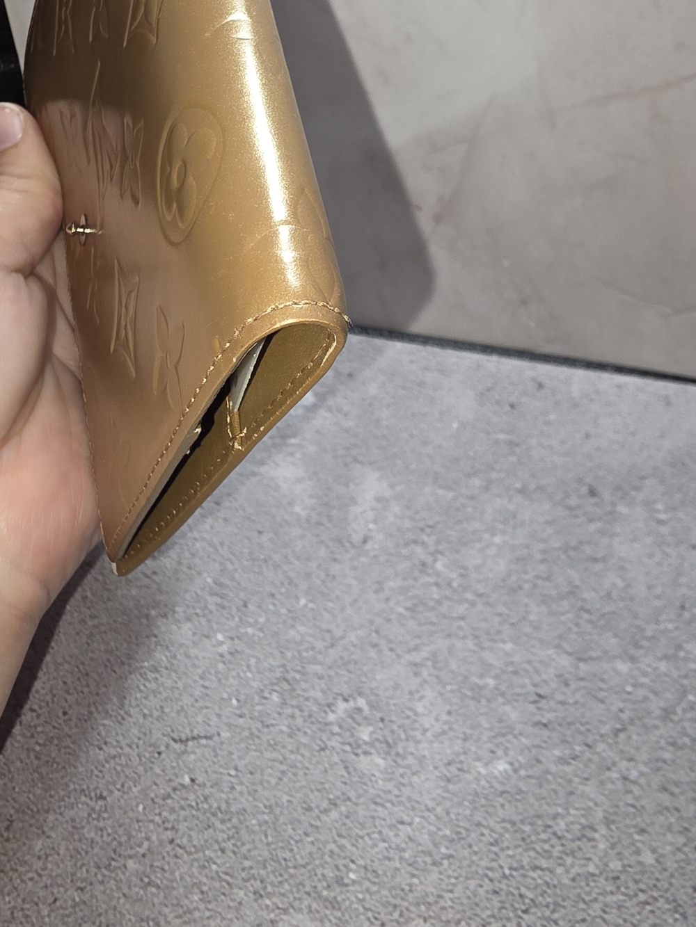Louis Vuitton Gold Embossed Monogram Vernis Compact Agenda Cover - Picture 13 of 16